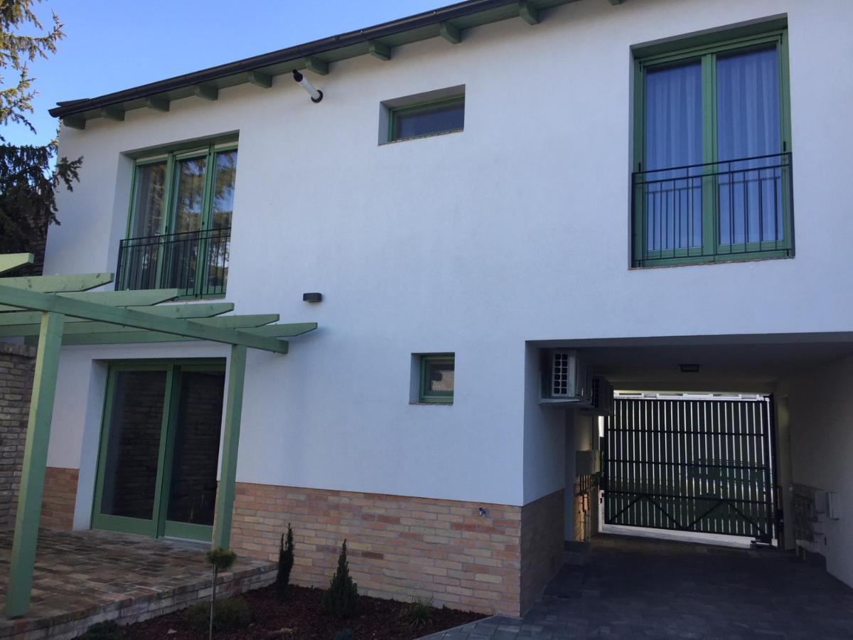 Jokai Apartman Dunafoldvar Exteriör bild
