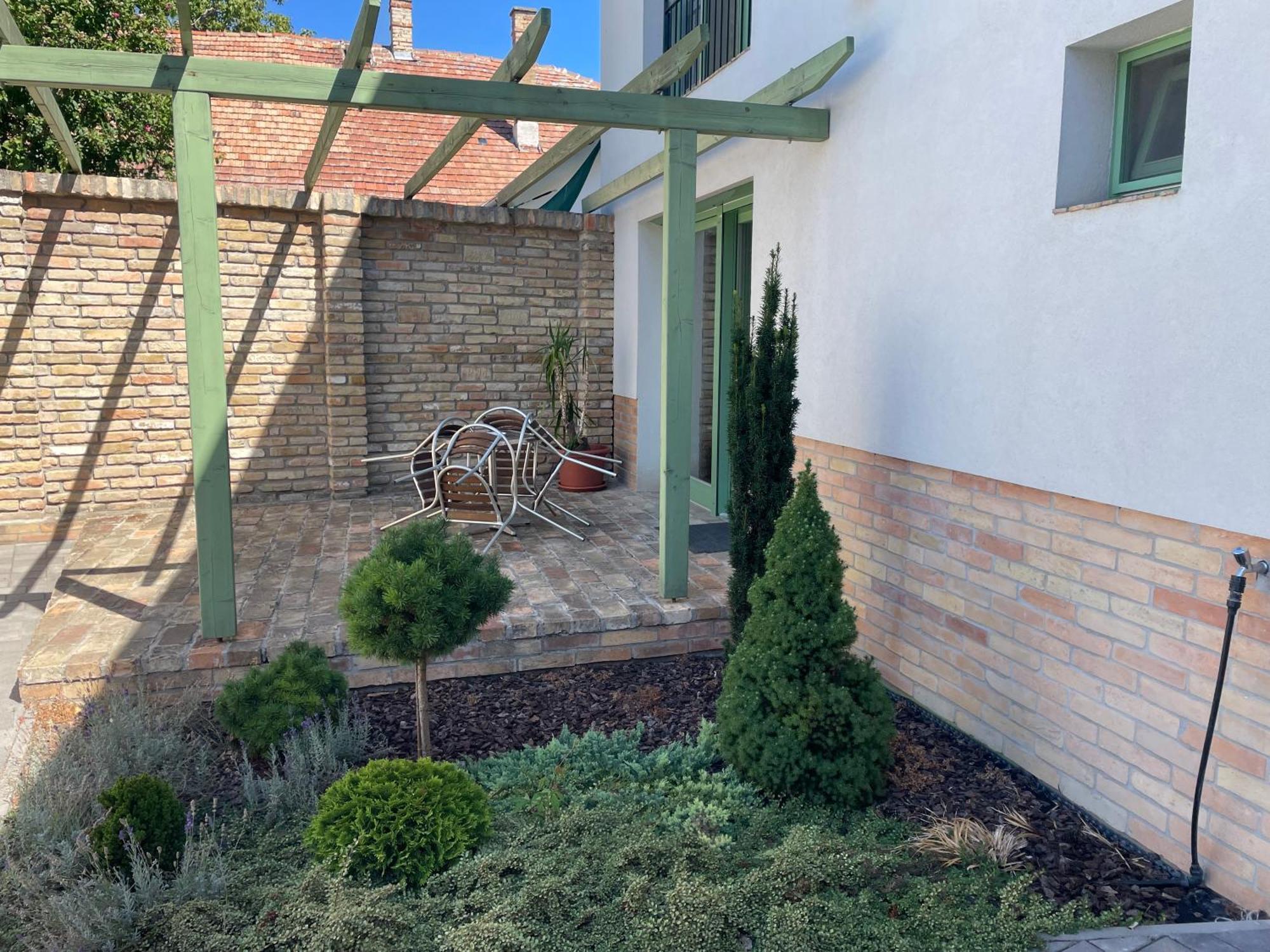 Jokai Apartman Dunafoldvar Exteriör bild