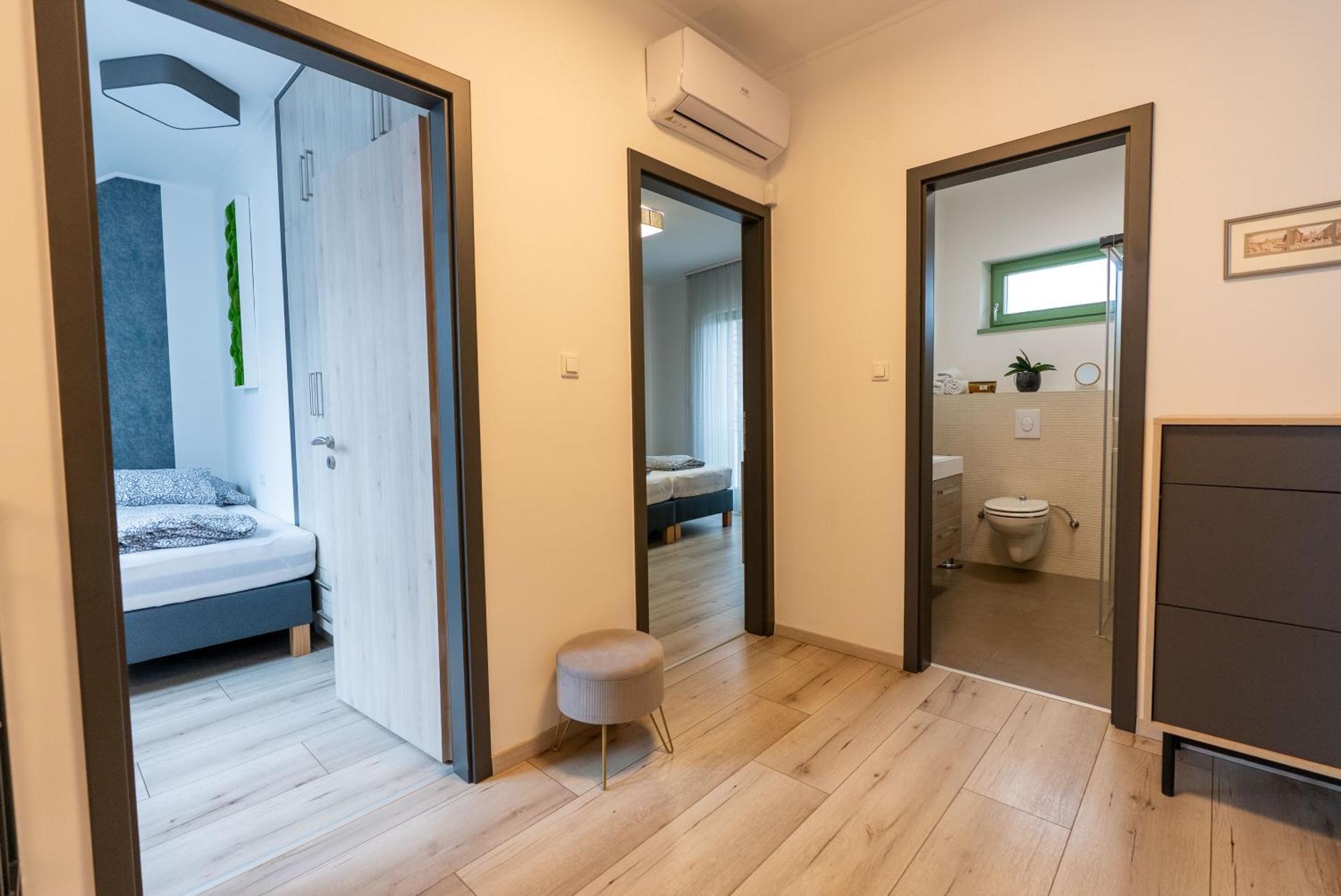 Jokai Apartman Dunafoldvar Exteriör bild