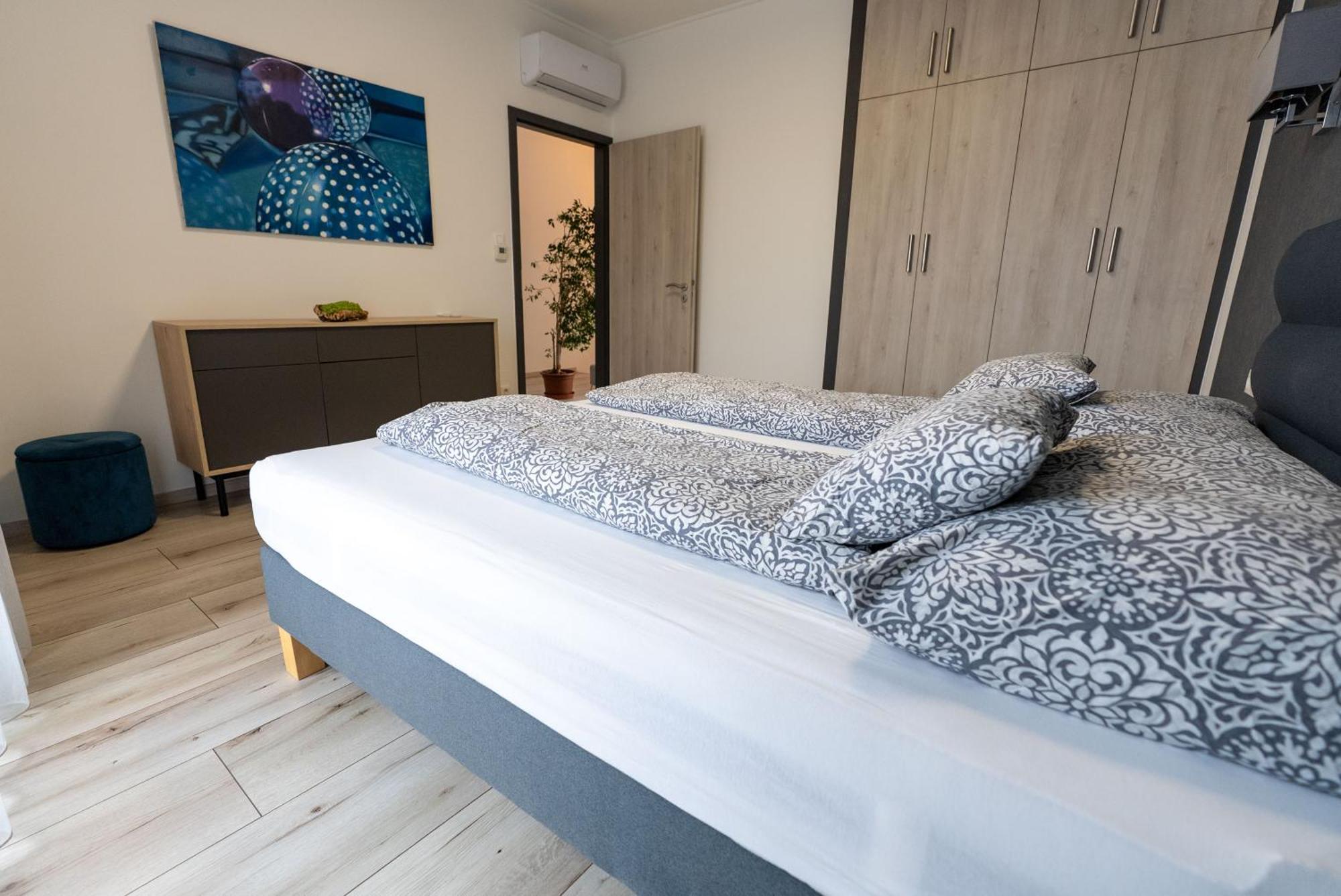 Jokai Apartman Dunafoldvar Exteriör bild