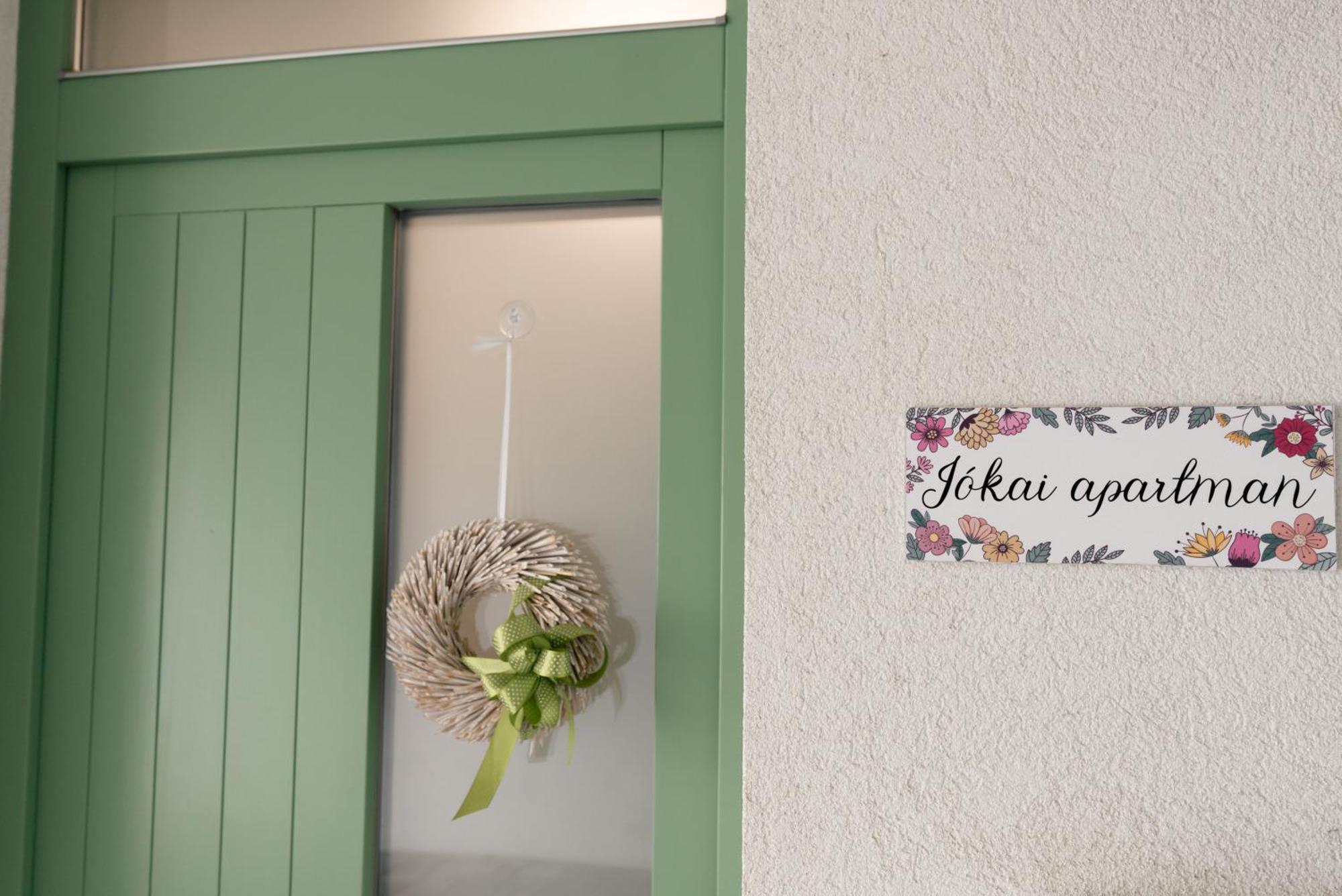 Jokai Apartman Dunafoldvar Exteriör bild