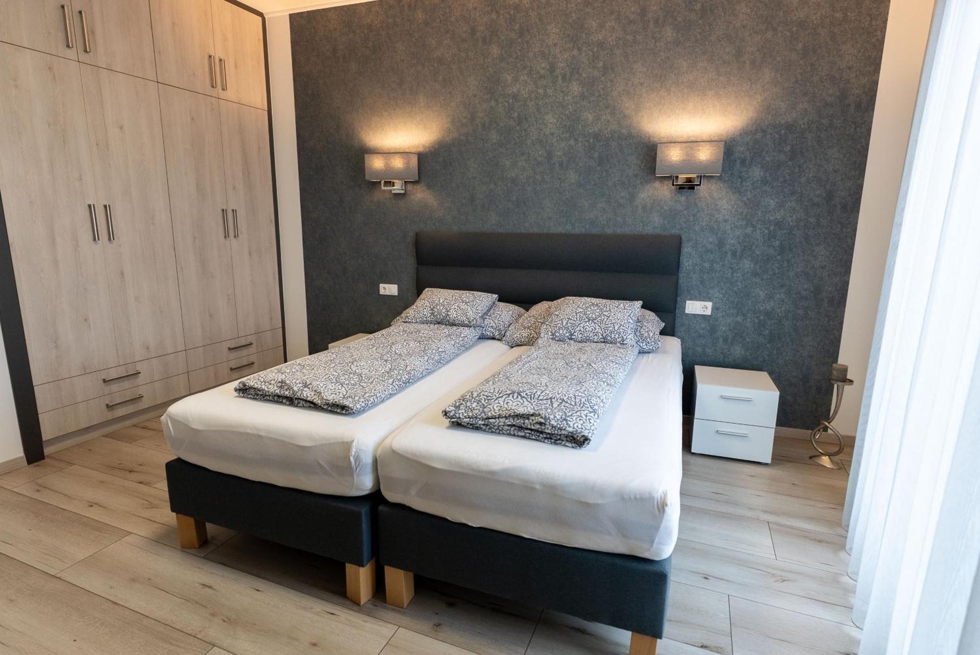 Jokai Apartman Dunafoldvar Exteriör bild