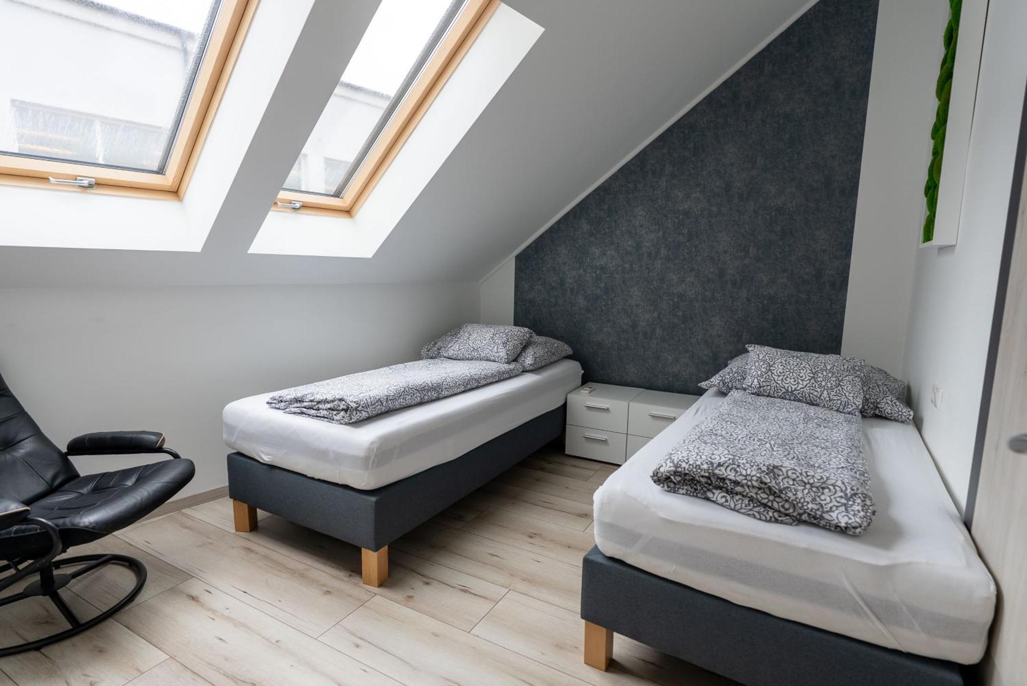 Jokai Apartman Dunafoldvar Exteriör bild